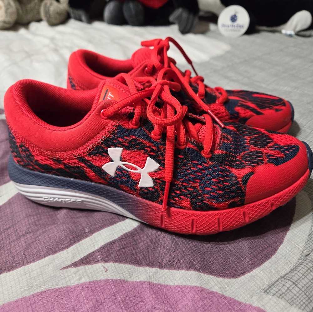 Under Armour Sneakers size 6